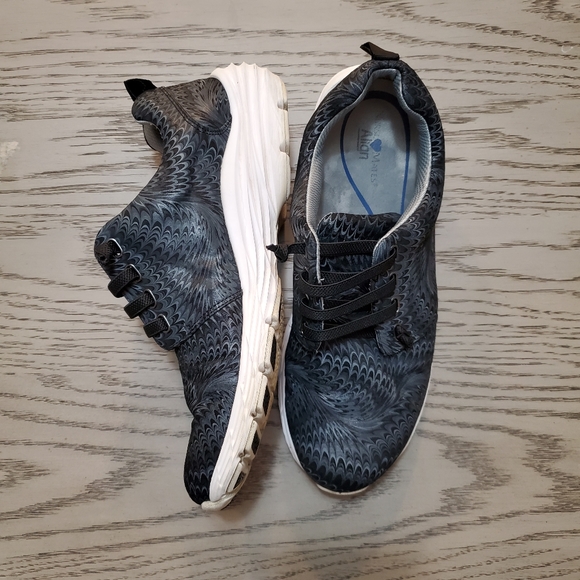 nurse mates align velocity slip resistant nursing shoes